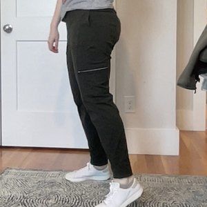 Athleta Metro Jogger olive athleisure stretch cargo pants medium 348620